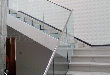 Стеклянные ступени для лестниц – современное дизайнерское решение